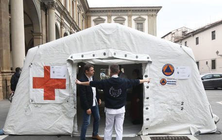 A pre-triage tent set up in front of the Santa Maria Nuova hospital in Florence, 25 February 2020. It is among the measures of the Tuscany Region to make people wear the mask for whom this measure is deemed necessary, before they enter the hospital's emergency room. The tent was set up to sanitate the ambulance arrival area. ANSA / CLAUDIO GIOVANNINI