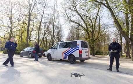 epa08342529 A drone used by police to monitor activities of people in the JubelPark in Brussels, Belgium, 04 April 2020. In order to contain the spread of coronavirus, Belgium is under lockdown, which is scheduled to be in place until 19 April 2020. Only supermarkets and essential trade will remain open.  EPA/JULIEN WARNAND