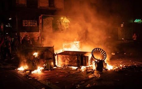 SEATTLE, WA - JUNE 08: A fire burns in the street after demonstrators clashed with law enforcement near the Seattle Police Departments East Precinct shortly after midnight on June 8, 2020 in Seattle, Washington. Earlier in the evening, a suspect drove into the crowd of protesters and shot one person, which happened after a day of peaceful protests across the city. Later, police and protestors clashed violently during ongoing Black Lives Matter demonstrations following the death of George Floyd.   David Ryder/Getty Images/AFP
== FOR NEWSPAPERS, INTERNET, TELCOS & TELEVISION USE ONLY ==