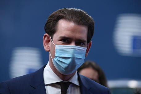 epa08874276 Austrian Chancellor Sebastian Kurz wearing a face mask arrives for the start of a two days face-to-face EU summit, in Brussels, Belgium, 10 December 2020. EU Leader will mainly focus on response to the COVID-19, Multi annual framework (MFF) agreement and new EU emissions reduction target for 2030.  EPA/YVES HERMAN / POOL