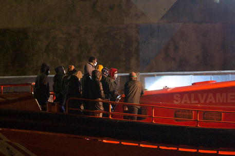 epa08947763 Salvamar Mizar rescue vessel arrives at the Gran Tarajal port in Fuerteventura, Canary Islands, Spain, 18 January 2021 (issued 19 January 2021),The vessel rescued 69 migrants on board an inflatable boat, 78 kilometers southeast of Fuerteventura's coast.  EPA/Carlos de Saa