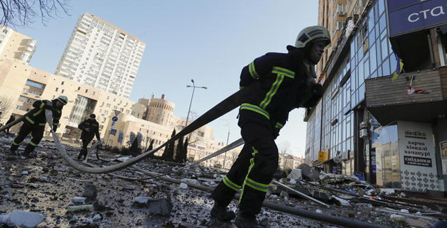 epa09786295 Ukrainian firefighters fight with the fire on a high-rise apartment block which was hit by shelling in Kiev, Ukraine, 26 February 2022. Russian troops entered Ukraine on 24 February prompting the country's president to declare martial law.  EPA/SERGEY DOLZHENKO
