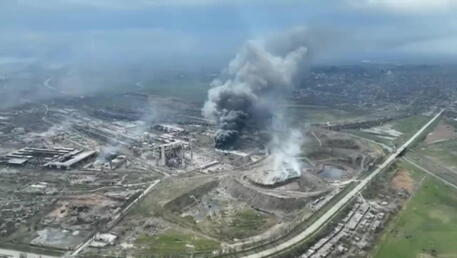 epa09896966 A frame grab from an undated handout drone video first published by DPR militia commander Alexander Khodakovsky and made available by the Mariupol City Council shows smoke rising from the Azovstal steel plant during airstrikes in Mariupol, eastern Ukraine, 18 April (issued 19 April 2022). The Russian Defence Ministry on 19 April 2022 issued a statement calling on the Ukrainian forces in Mariupol "to cease any hostilities and lay down their arms. All who lay down their weapons are guaranteed the preservation of life." The city council on 18 April 2022 via their official Telegram channel said that at least 1,000 civilians are sheltering in the underground shelters of the metallurgical plant, and that heavy bombs were dropped on the Azovstal plant by Russian forces.  EPA/MARIUPOL CITY COUNCIL HANDOUT  HANDOUT EDITORIAL USE ONLY/NO SALES